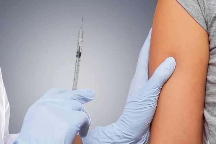 Вакцинация взрослых: все за и против
