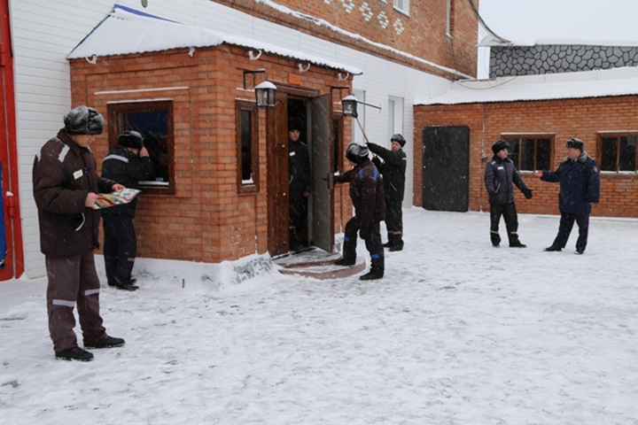 Начальник омской колонии использовал осужденных на строительстве своего дома Начальник омской колонии использовал осужденных на строительстве своего дома