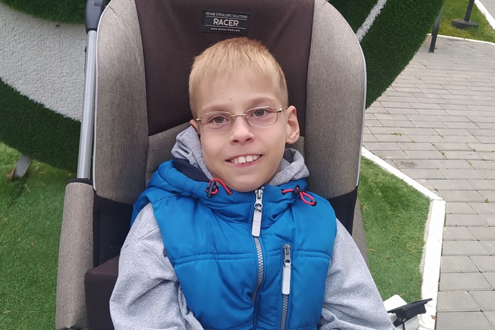 Девятилетнему новосибирцу с ДЦП нужно дорогое лечение Девятилетнему новосибирцу с ДЦП нужно дорогое лечение