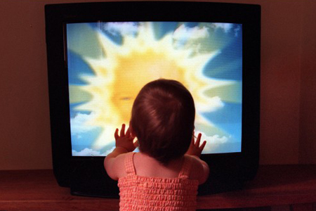 Омич получил срок за смерть дочери, на которую упал комод с телевизором 