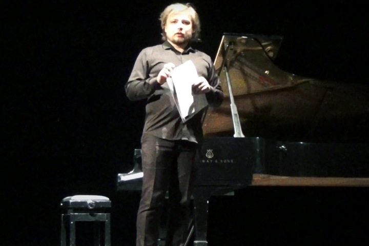 Новосибирский пианист выступил на концерте в поддержку политзаключенных