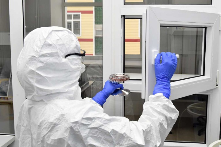 «Что делать людям с кредитами и семьями?»: в Омске из-за компании экс-главы депздрава Москвы планируют закрыть медлаборатории