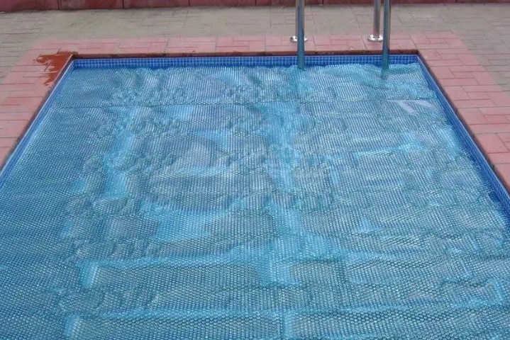Плавающее покрывало для бассейна: зачем нужно и как выбрать Плавающее покрывало для бассейна: зачем нужно и как выбрать