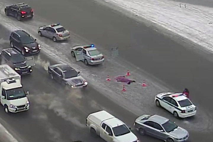 Водитель сбил женщину насмерть в центре Новосибирска и скрылся