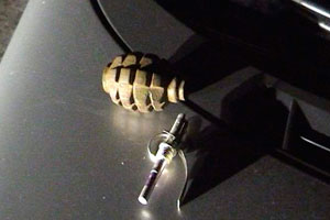 Неизвестные подкинули томскому адвокату в автомобиль гранату, возбуждено уголовное дело Неизвестные подкинули томскому адвокату в автомобиль гранату, возбуждено уголовное дело