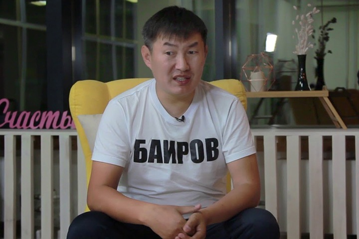 Пострадавшего при голодовке в ИВС бурятского блогера оставили лечиться под стражей