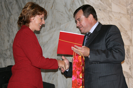 Мэр Новосибирска представит главу Центрального округа и структуру его администрации до 8 декабря Мэр Новосибирска представит главу Центрального округа и структуру его администрации до 8 декабря