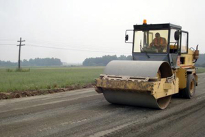 Более 120 км федеральных трасс отремонтировано в Новосибирской области с начала года Более 120 км федеральных трасс отремонтировано в Новосибирской области с начала года