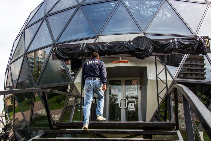 Вывески Traverel's Coffee закрыли в Новосибирске Вывески Traverel's Coffee закрыли в Новосибирске