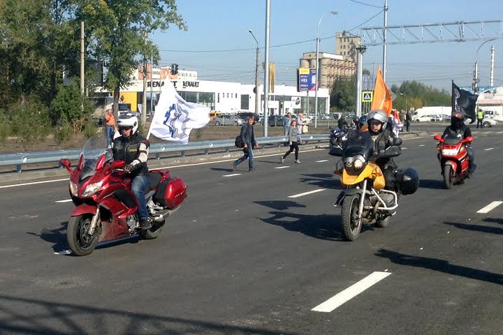 Новосибирских байкеров возмутила встреча мэра с «Хирургом» Залдостановым Новосибирских байкеров возмутила встреча мэра с «Хирургом» Залдостановым