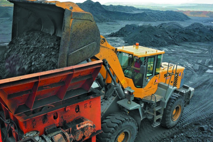 Приставы из-за долгов арестовали уголь на кузбасском разрезе Приставы из-за долгов арестовали уголь на кузбасском разрезе