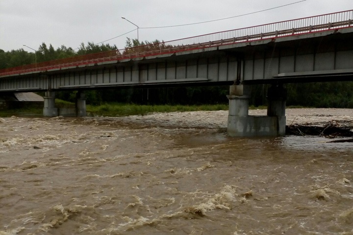 Жителей Байкальска эвакуируют в ожидании прорыва дамбы