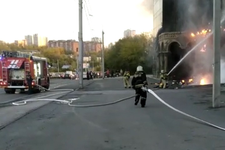 Детей назвали поджигателями гостиницы «Император» в центре Новосибирска Детей назвали поджигателями гостиницы «Император» в центре Новосибирска