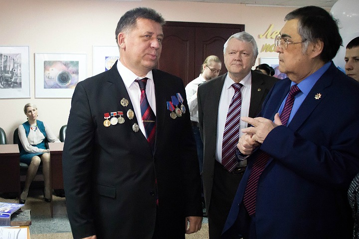 Суд обязал Тулеева заплатить 150 тыс. за оскорбление чиновника