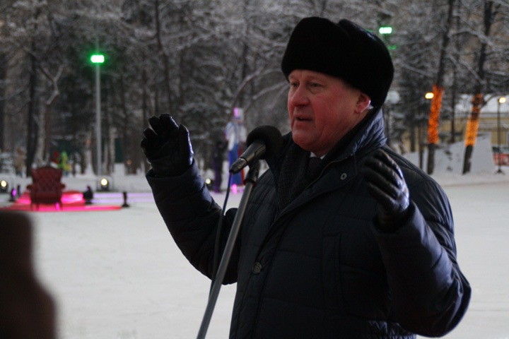 Главный новогодний каток Новосибирска открылся в Центральном парке Главный новогодний каток Новосибирска открылся в Центральном парке