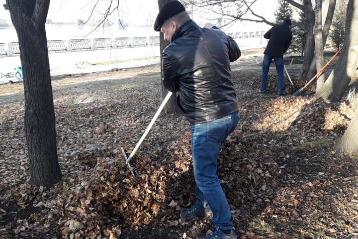 Анатолий Локоть убрался на новой набережной Анатолий Локоть убрался на новой набережной