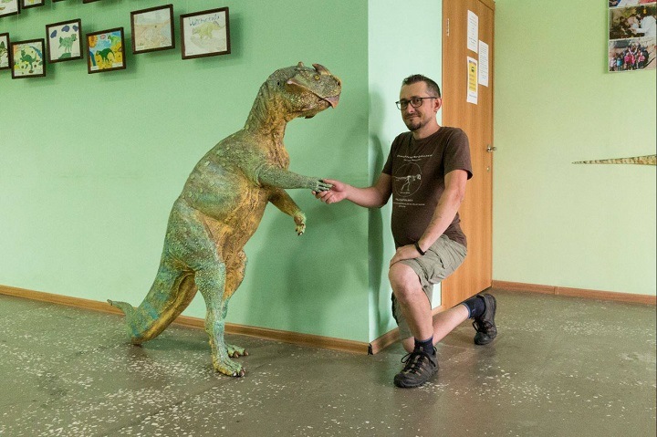 Известный кузбасский палеохудожник уехал из России из-за «безумия» и «токсичности» Известный кузбасский палеохудожник уехал из России из-за «безумия» и «токсичности»