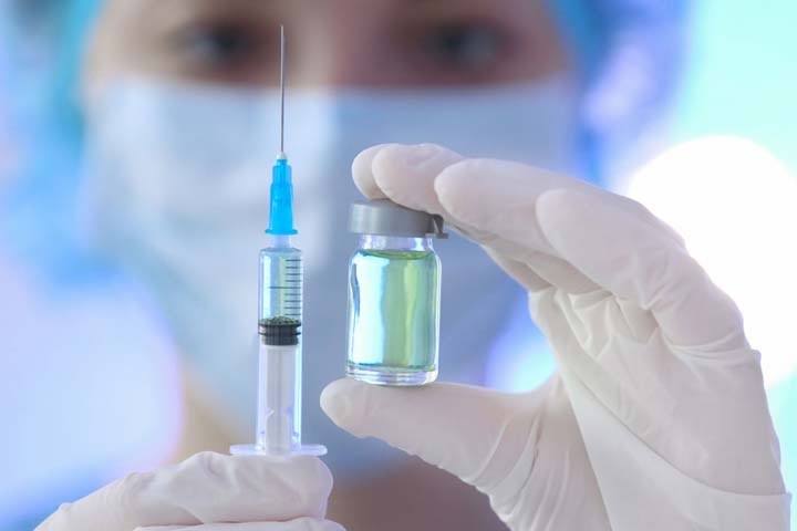 Новосибирских медиков начали прививать от коронавируса Новосибирских медиков начали прививать от коронавируса