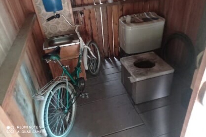 Житель Алтая получил 8 лет за убийство многодетной жены гвоздодером и ножом. Тело выкинул в туалет