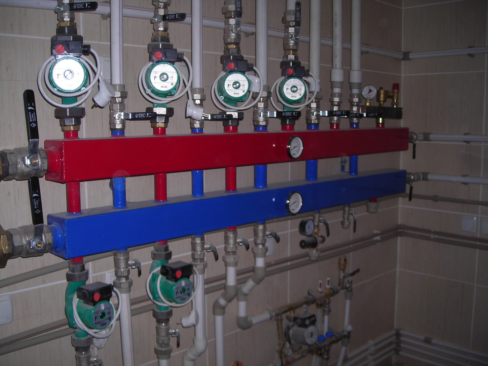 Распределительный коллектор отопления Распределительный коллектор отопления