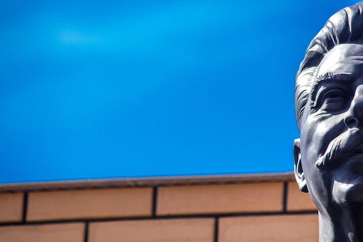 Жизнь с зажмуренными глазами. Почему не умирает сталинизм