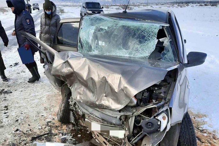 Десять человек пострадали и один погиб в лобовом ДТП в Туве