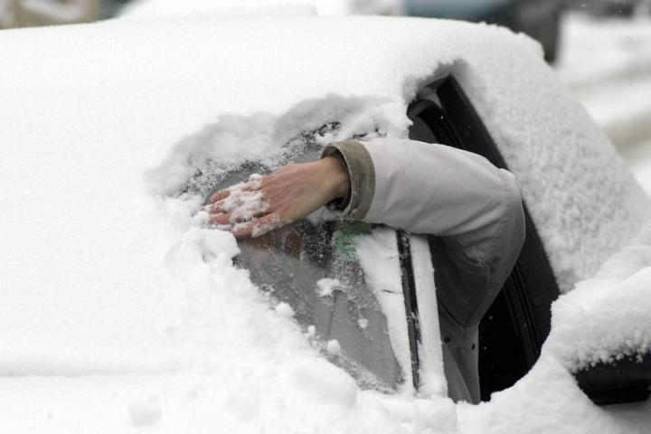 Женщина отсудила у новосибирского детсада деньги за упавшую на машину глыбу льда Женщина отсудила у новосибирского детсада деньги за упавшую на машину глыбу льда