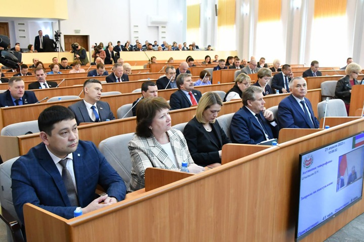 Глава Хакасии заявил о демарше единороссов и их неуважении к жителям