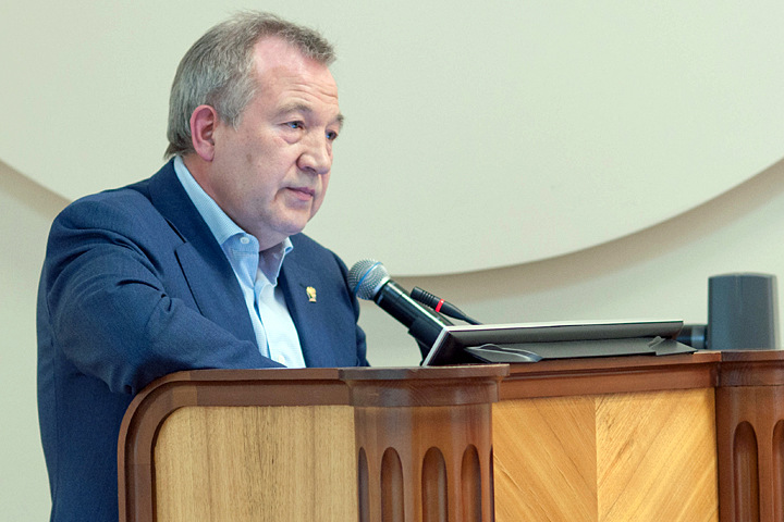 Сибирские ученые нашли кандидата в президенты РАН Сибирские ученые нашли кандидата в президенты РАН