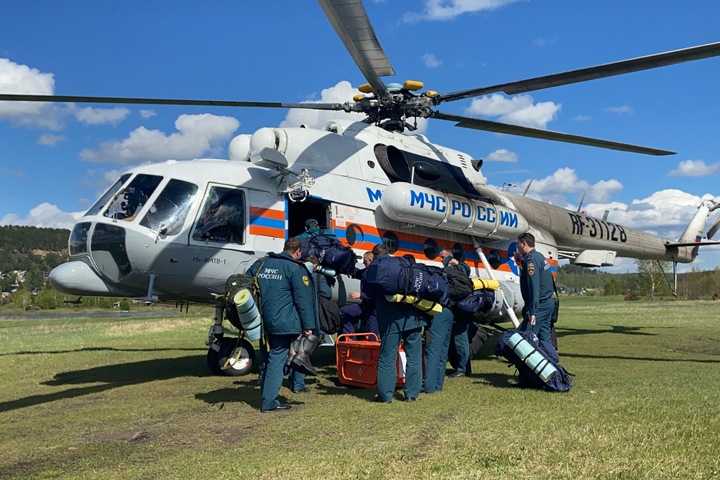 Огонь с вырубленных деревьев угрожает сотням жителей иркутского поселка