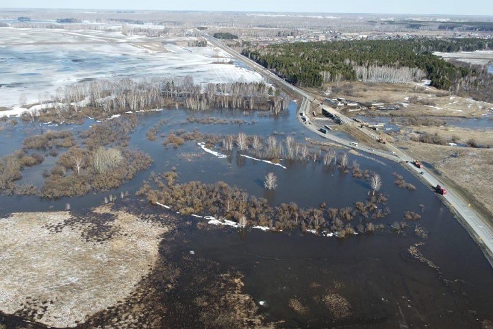 Дорогу из Кузбасса в Томск перекрыли из-за подтопления Дорогу из Кузбасса в Томск перекрыли из-за подтопления