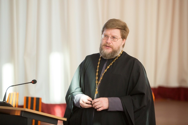 Лекции по патриотизму и вере в Путина ввели для будущих юристов в Новосибирске