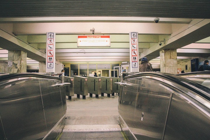 Новосибирцы стали вдвое чаще платить банковскими картами в метро Новосибирцы стали вдвое чаще платить банковскими картами в метро