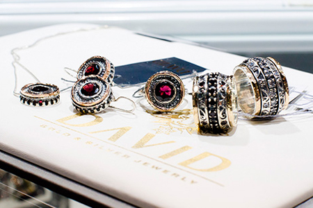 «СибЮвелир — 2015»: якутские бриллианты, израильское серебро и антикризисные технологии продаж