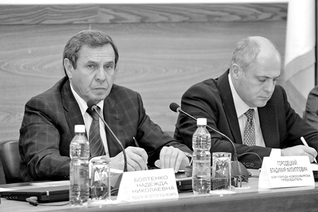 Мэрия Новосибирска сократит 465 сотрудников и поделит 200 млн рублей, которые они зарабатывали Мэрия Новосибирска сократит 465 сотрудников и поделит 200 млн рублей, которые они зарабатывали