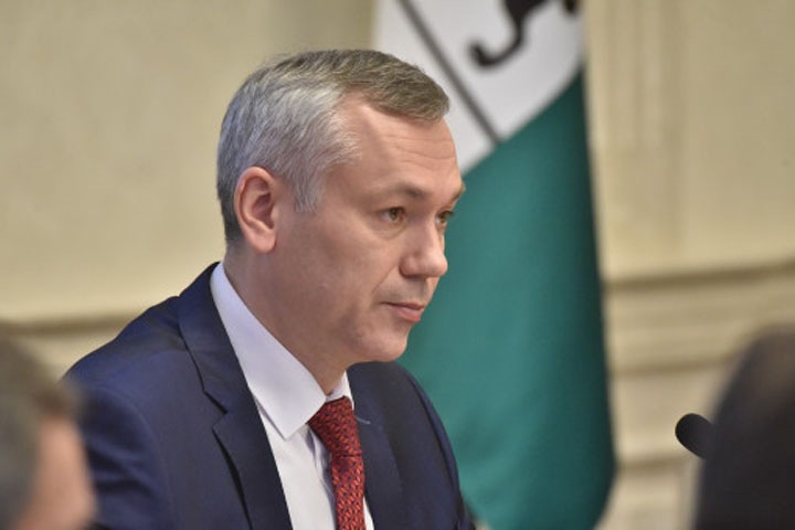 Новосибирское правительство обсудило застрявших водителей и «стенопад» в школах