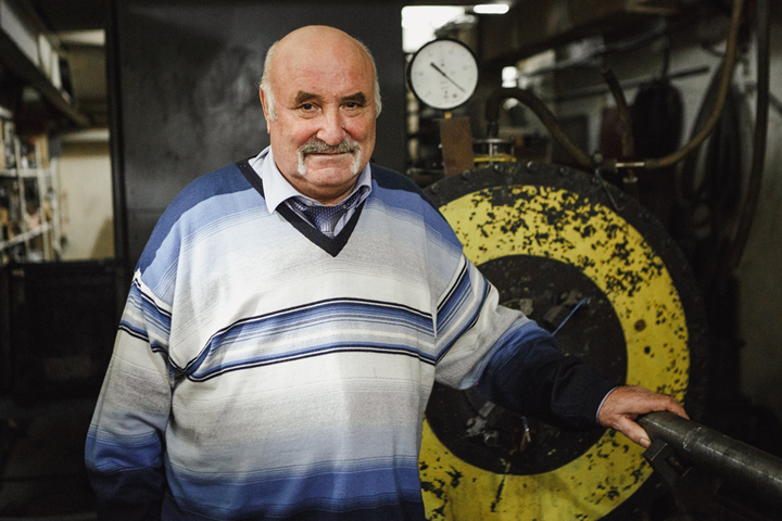 Томские ученые испытывают покрытия для иллюминаторов космических кораблей Томские ученые испытывают покрытия для иллюминаторов космических кораблей