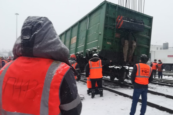 Вагон с углем сошел с рельсов в Новосибирске