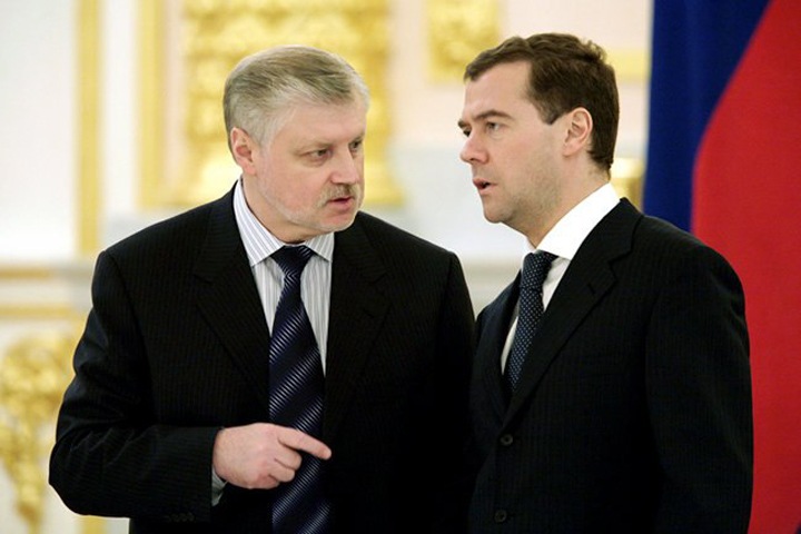 Лидер «СР»: страна идет не просто в тупик, а к пропасти Лидер «СР»: страна идет не просто в тупик, а к пропасти