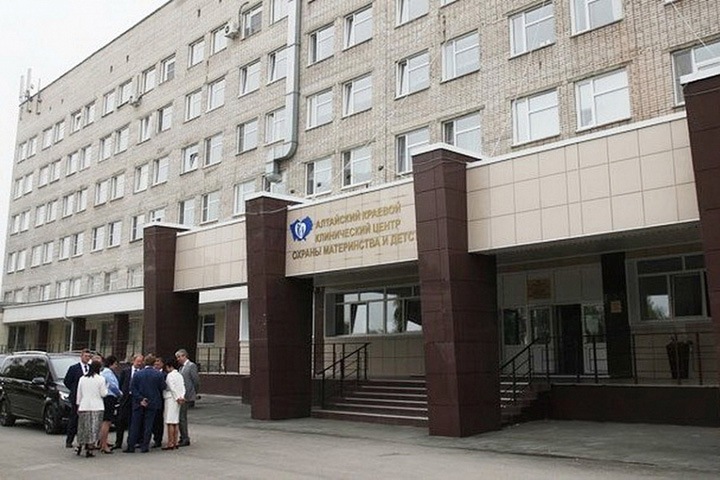 Детским врачам на Алтае предложили стать уборщиками