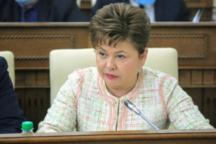 Уволена обвиняемая в мошенничестве представитель алтайского губернатора в заксобрании