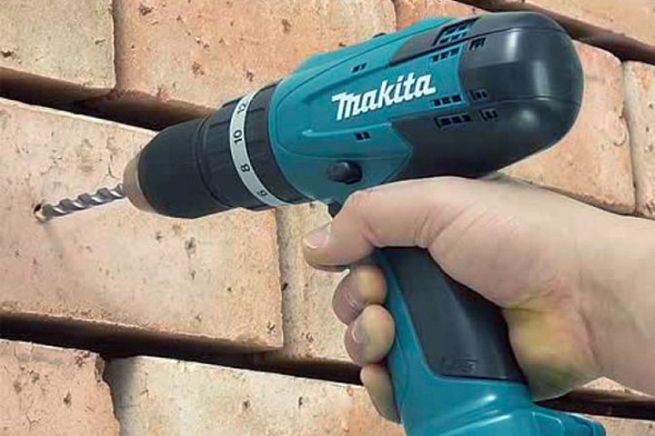 Врачи красноярской больницы вынуждены покупать дрели для трепанации в «Леруа»