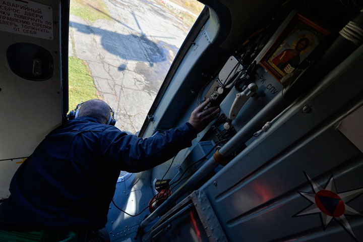 Более 900 человек продолжают в Туве поиски Ми-8, пропавшего 18 дней назад