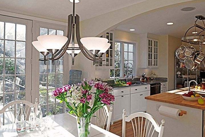 Люстры: как выбрать среди разнообразия новинок Люстры: как выбрать среди разнообразия новинок