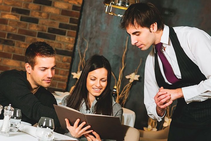 Особенности оформления папки меню для ресторана или кафе