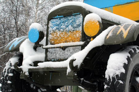 Трем новосибирцам грозит до пяти лет за осквернение Монумента славы «цветами флага Украины» Трем новосибирцам грозит до пяти лет за осквернение Монумента славы «цветами флага Украины»