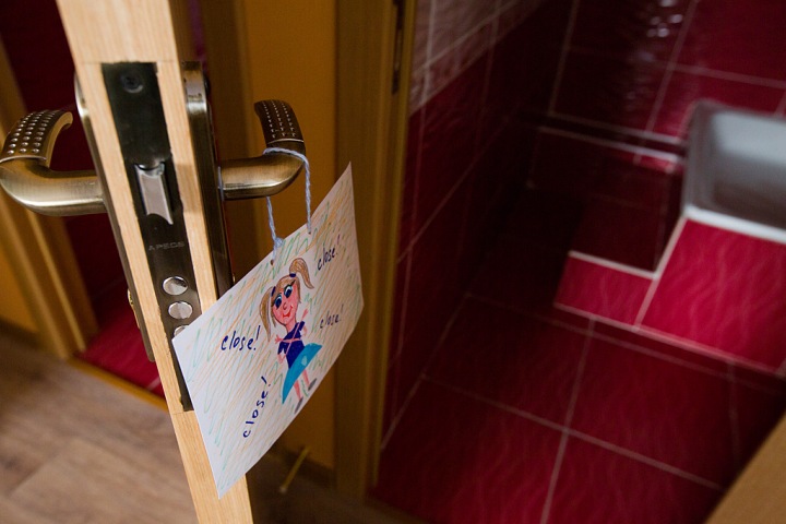 «Нельзя относиться к подросткам, как к стадным животным»: как живется в детском доме в Тогучине «Нельзя относиться к подросткам, как к стадным животным»: как живется в детском доме в Тогучине