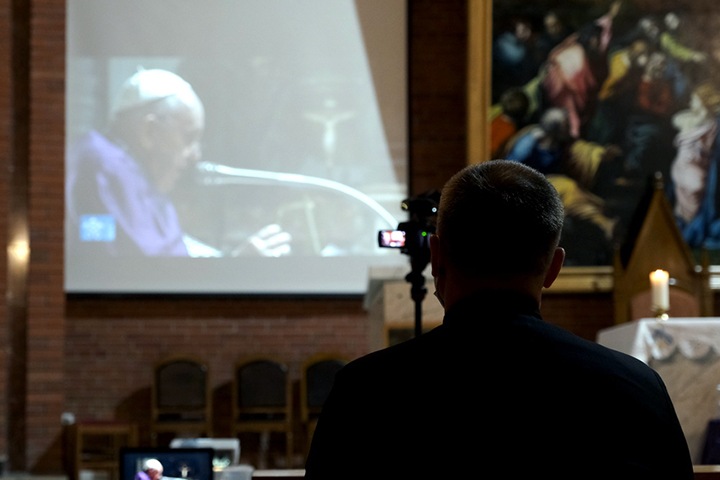 Папа Римский посвятил Россию и Украину миру: «Нас сковал холод равнодушия и парализовал эгоизм» Папа Римский посвятил Россию и Украину миру: «Нас сковал холод равнодушия и парализовал эгоизм»