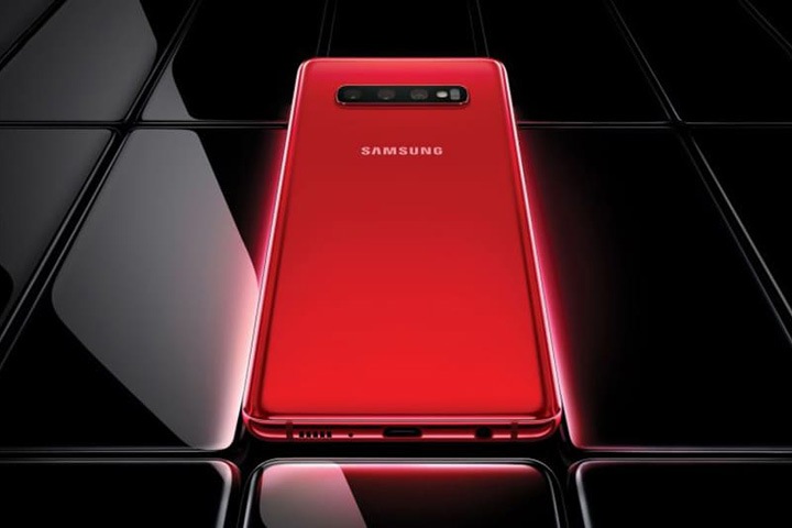 Продажи смартфонов золотого цвета резко упали в 2020 году