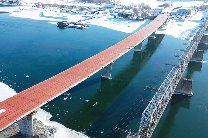 Надвижку пролета платного моста через Обь закончили в Новосибирске Надвижку пролета платного моста через Обь закончили в Новосибирске